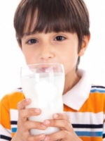 Le lait meilleur que l’eau pour réhydrater les enfants