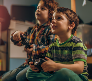 Enfants qui jouent à un jeu vidéo