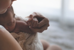 Une mère avec son nouveau-né
