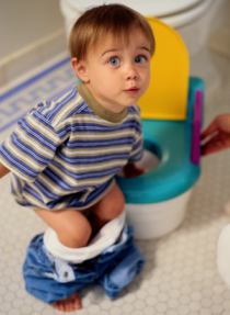 Enfant qui apprend à être propre