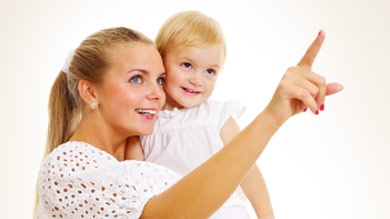 Pointer du doigt: un geste significatif pour les tout-petits