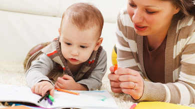 Féliciter son enfant: les mots choisis auraient une influence 
