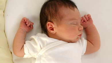 Sommeil du nourrisson: les parents devraient modifier leurs attentes