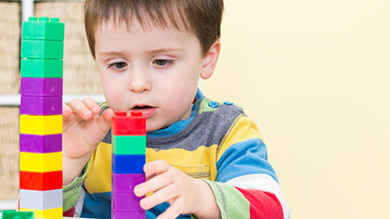 Jouer aux blocs: une bonne initiation aux mathématiques