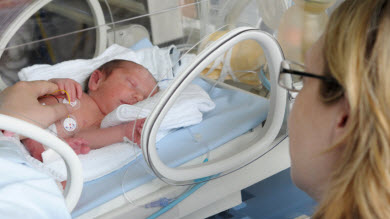 La voix de maman motiverait les bébés prématurés à se nourrir davantage