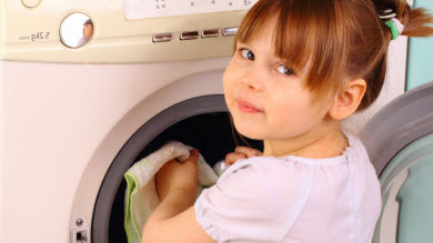 Les enfants aideraient plus lorsqu’ils se voient comme des assistants