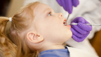 De rares visites chez le dentiste durant la petite enfance