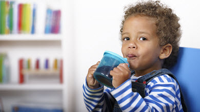 Carie dentaire: les jus de fruits montrés du doigt