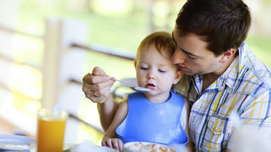 Congé parental: pour un meilleur partage entre les parents?