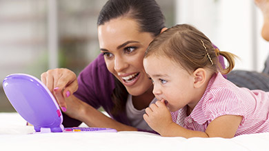 Les jouets électroniques, moins efficaces pour stimuler le langage