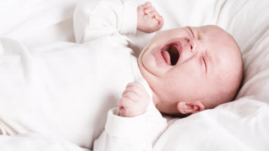 Pleurs de bébé: une interprétation différente selon le sexe?
