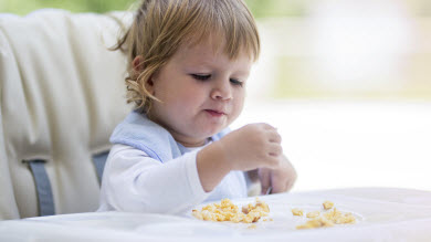 Introduire tôt les aliments allergènes pour prévenir les allergies