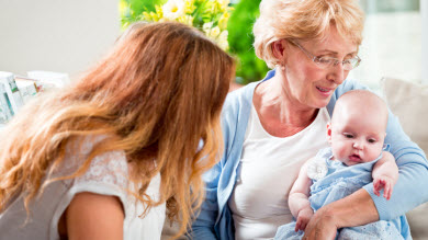 Les mères se sentiraient souvent critiquées par la famille