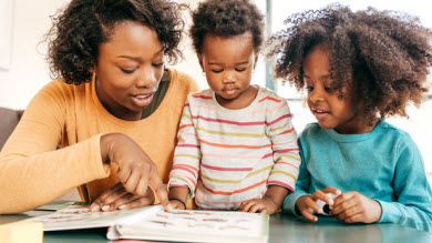 Livres: moins d'images, mais plus de mots appris
