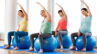 Des exercices avec un ballon pour un accouchement moins long?