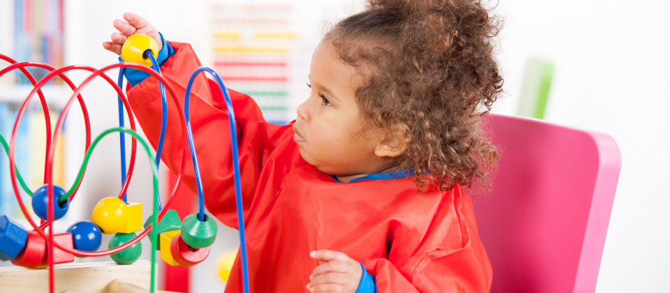Les enfants commenceraient tôt à faire des déductions