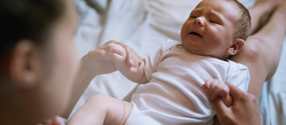 En manchettes: sommeil de bébé, lecture chez les garçons et publicités visant les enfants 