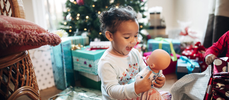 En manchettes: jouets simples sous le sapin, jeux actifs à l’intérieur et routine du sommeil