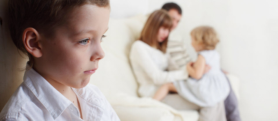 En manchettes: favoritisme, intelligence et autisme, et inactivité physique