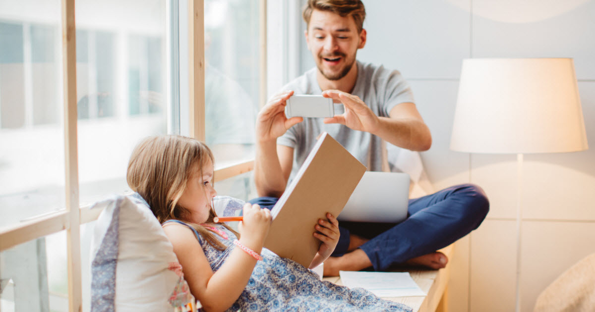 En manchettes: Risques liés aux réseaux sociaux - Altruisme et enfants - Devoirs