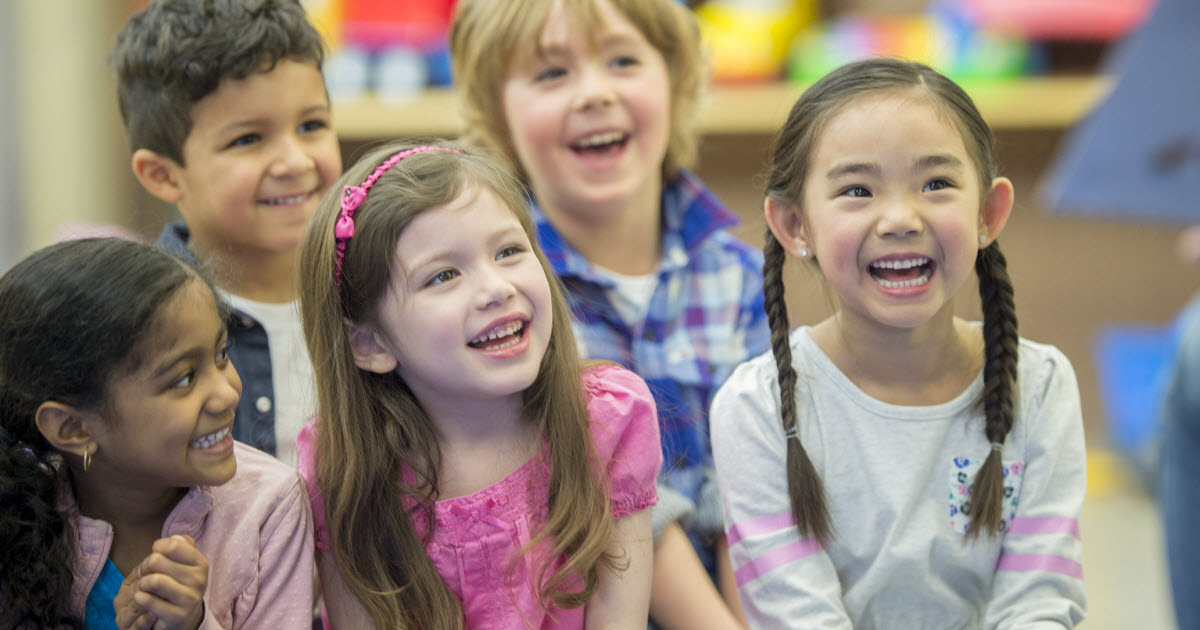 En manchettes: 2e vague et enfants – Enfants plus actifs – Spectacles et stress des tout-petits – Vaccination et grossesse