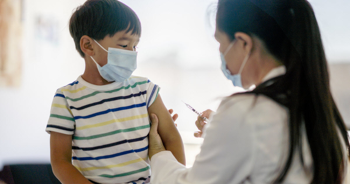 En manchettes: Vaccination – Tylenol et grossesse – Émotions et masque – Éveil à la sexualité