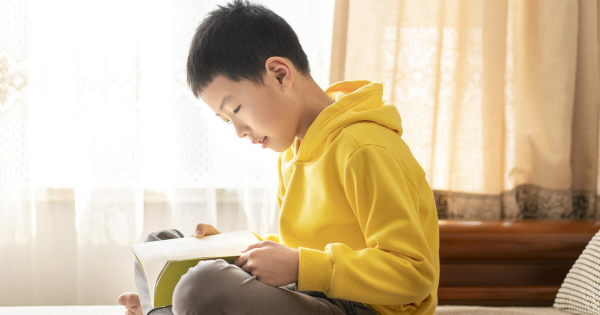 En manchettes: Quand apprendre à lire – Cour de garderie et santé des enfants – Césariennes en hausse