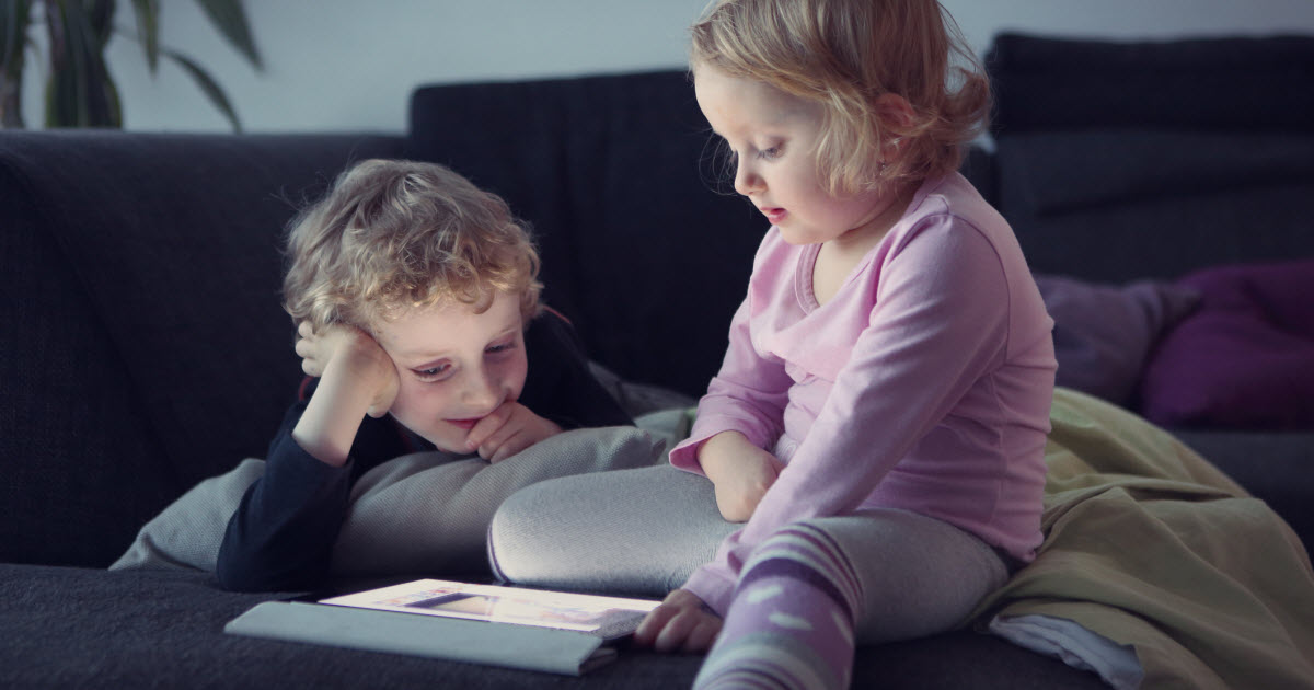 En manchettes: Impact des écrans – Cours d’éducation à la sexualité – Culture et tout-petits