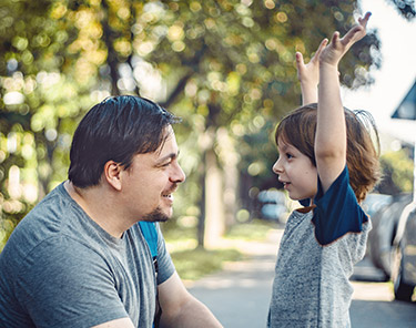 Aider son enfant à raconter ses vacances