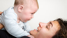 Jamais trop tôt pour parler à bébé!
