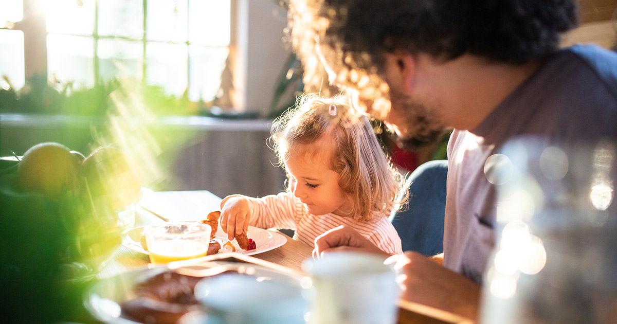 Restreindre un enfant s’il mange beaucoup?