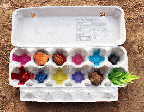 Des trésors de jeux dans la boîte à recyclage