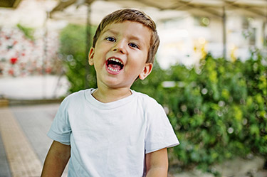«Ze veux zouer»: votre enfant prononce mal certains sons?