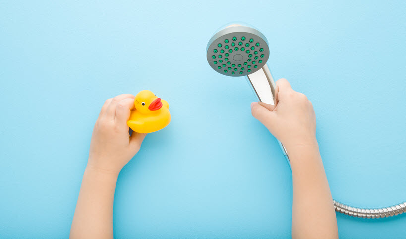 Aider votre enfant à apprivoiser la douche