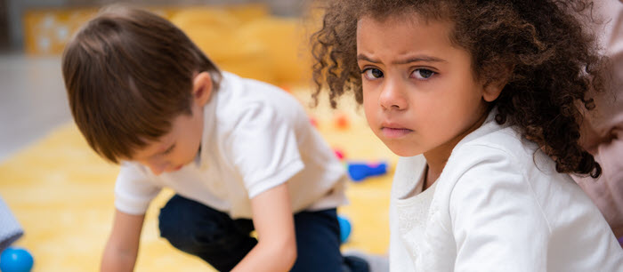 L'enfant qui a un problème de comportement à la garderie