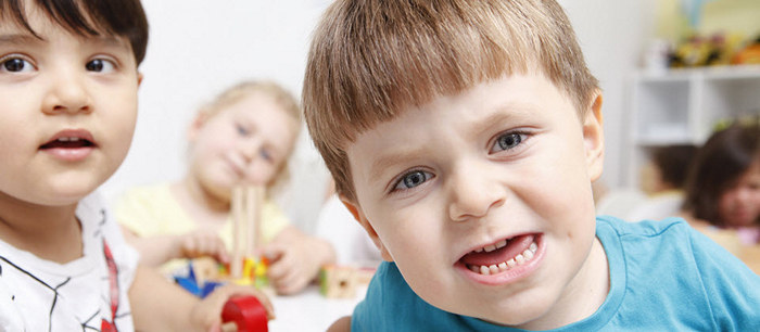 L'enfant différent à la maison et à la garderie