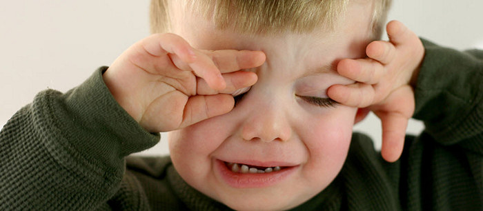 L'enfant qui se frappe