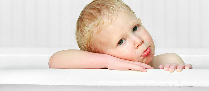 L'enfant qui refuse de prendre son bain
