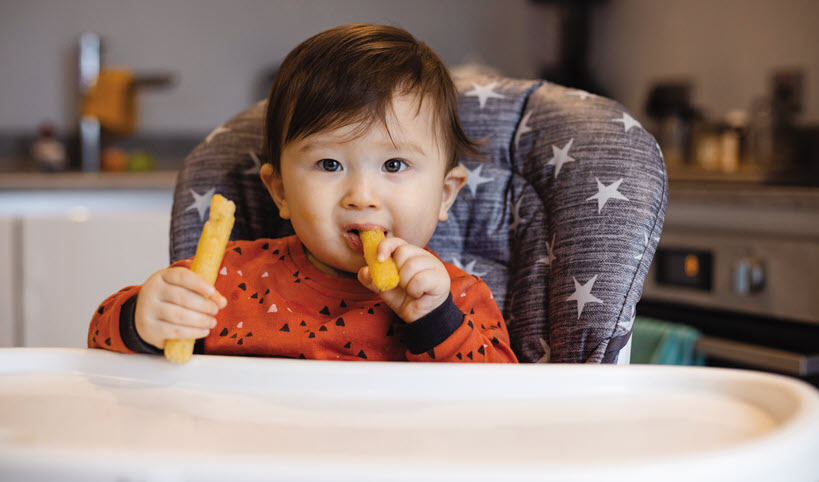 Pourquoi éviter les grignotines du commerce pour bébés?