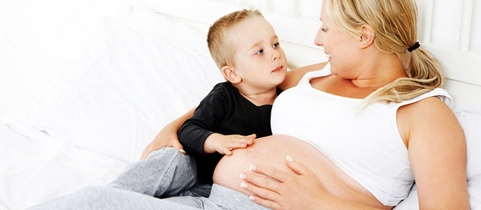 Arrivée de bébé: préparer mon enfant