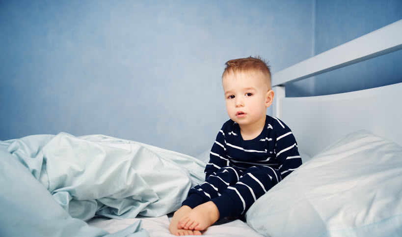 Sommeil: mon enfant refuse de dormir dans son lit
