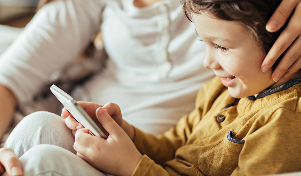 Managing screen use: Advice for parents