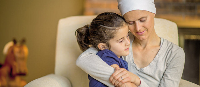 Parent malade: comment en parler avec son enfant?