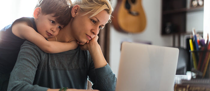 Vivre avec le stress parental en temps de crise