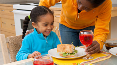 Alimentation: les enfants suivent l'exemple de maman