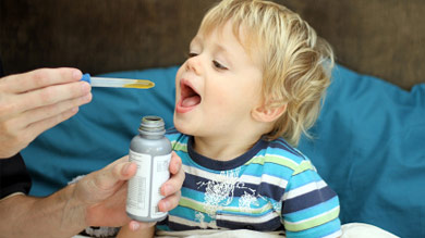 Antibiotiques: prescrire moins, mais mieux