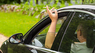 Fumer en voiture: attention, enfants à bord!