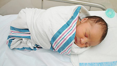 Petit poids après la naissance, poids normal à l'adolescence