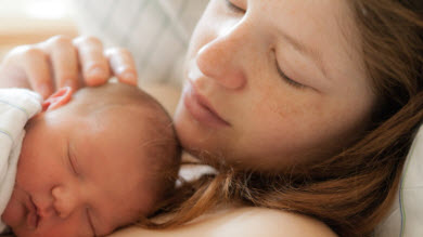 Un long congé de maternité diminuerait le risque de dépression post-partum