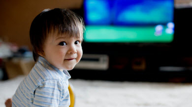 La télévision nuirait à la durée du sommeil des tout-petits